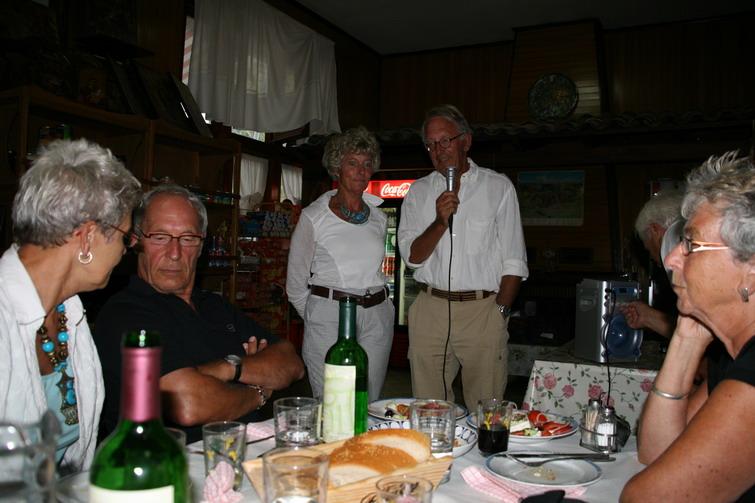 2008 jun 28 016.jpg - Het afscheidsdiner in Kastraki met de toespraak van Frits